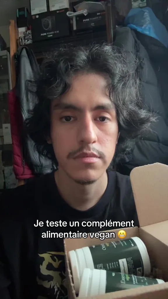 Vignette TikTok de @neige.do tenant un colis et des flacons VEJI, avec le texte « Je teste un complément alimentaire vegan ».